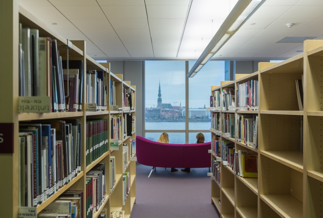 Nacionālajā bibliotēkā. Foto: Dmitrijs Suļžics, F64