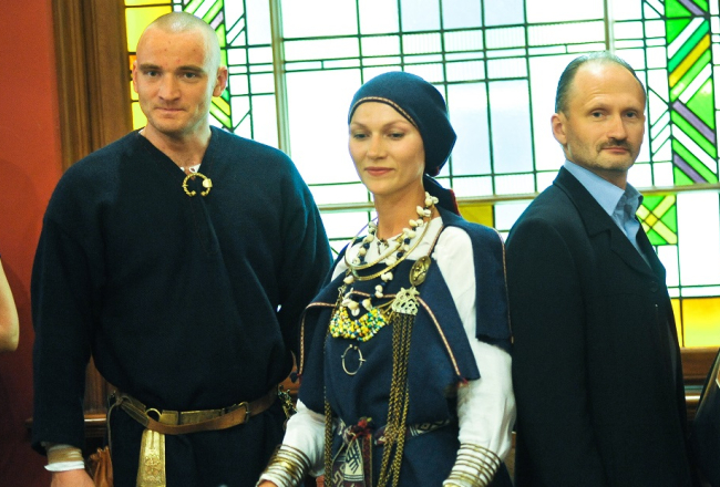 12.Saeimas vēlēšanu sarakstu numuru izlozē satikušies Nacionālās apvienības pārstāvji (no kreisās) un Krievu savienības biedrs. Foto: Gints Ivuškāns, F64