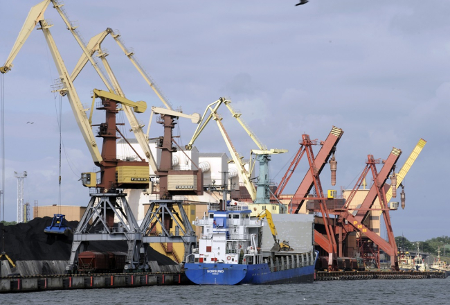 Ventspils ostā. Foto: Romāns Kokšarovs, F64