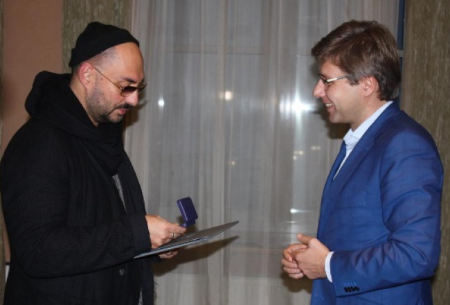 Kirils Serebreņņikovs pie Maskavas tiesas ēkas. Foto: ITAR-TASS/LETA