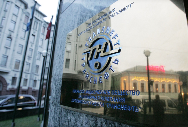 Krievijas naftas uzņēmuma "Transņeft" logo Maskavā. Foto: AFP/LETA