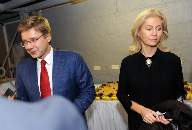 Rīgas domes priekšsēdētājs un partijas "Saskaņa" valdes priekšsēdētājs Nils Ušakovs un Rīgas mēra biroja vadītāja Iveta Strautiņa piedalās 12. Saeimas vēlēšanu rezultātu sagaidīšanas pasākumā Spīķeru kvartālā. Foto: Ieva Lūka, LETA