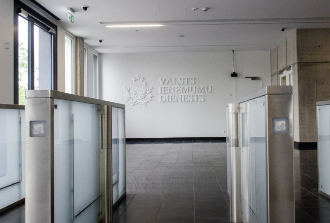 Valsts ieņēmumu dienesta ieeja. Foto: Gints Ivuškāns, F64