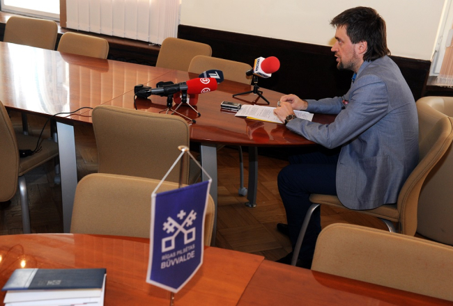 Rīgas pilsētas būvvaldes vadītājs Inguss Vircavs preses konferencē. Foto: Ieva Lūka, LETA