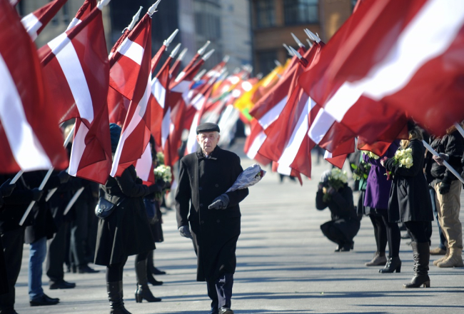 Gājiens uz Brīvības pieminekli 16.martā. Foto: Evija Trifanova, LETA