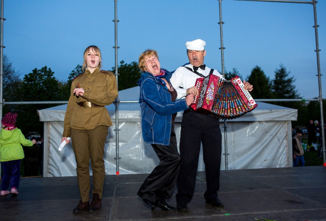 9.maijs pie Uzvaras pieminekļa. Foto: Vadims Lopatenoks, F64