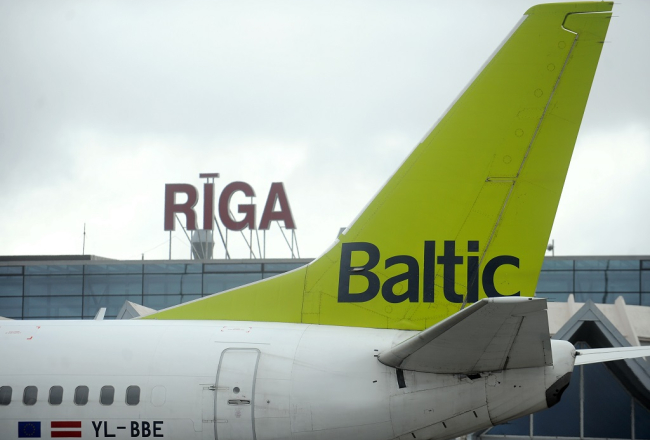 "airBaltic" lidmašīna Rīgas lidostā. Foto: Ieva Lūka, LETA