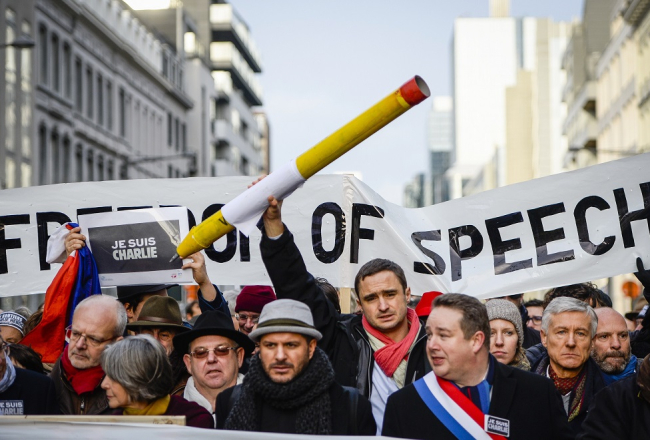 Demonstrācijā svētdien Briselē "Charlie Hebdo" un vārda brīvības atbalstam. Foto: AFP/LETA