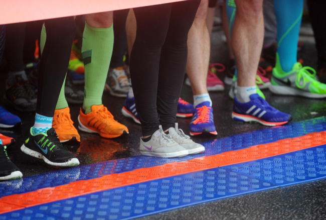 Maratona dalībnieku kājas. Foto: ieva Lūka, LETA