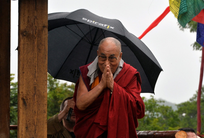 Dalailama Glastonberijas festivālā. Foto:EPA/LETA