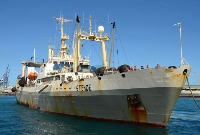Nogrimušais kuģis "Daļnij Vostok", fotografēšanas brīdī vēl ar veco nosaukumu "Stende". Foto: AFP/LETA