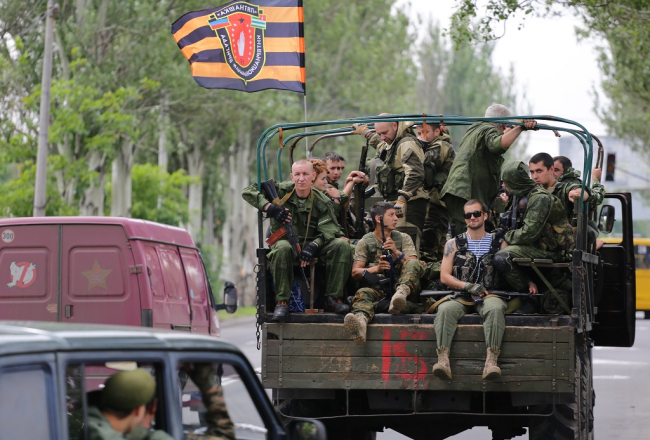 Doņeckas separātistu karavīri armijas rotācijā pie Marjinkas. Foto: ITAR-TASS/LETA