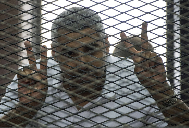 "Al Jazeera" žurnālists Muhameds Fahmijs Ēģiptes cietumā. Foto: AFP/LETA