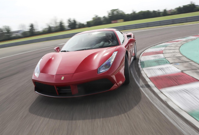 "Ferrari" testa braucienā. Foto: EPA/LETA