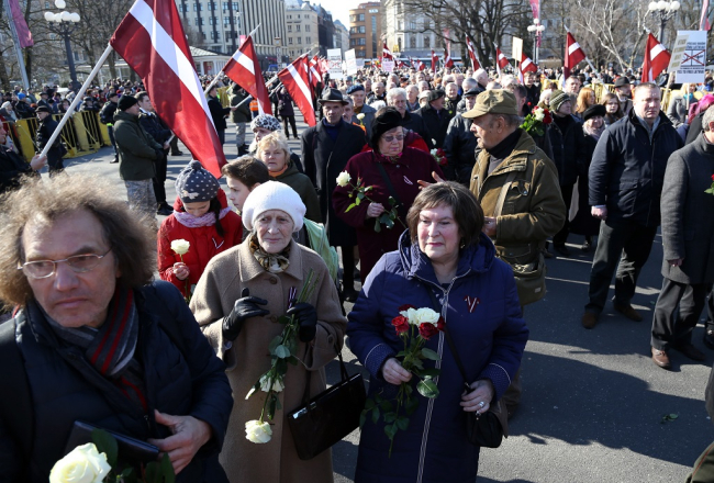 Leģionāru piemiņas gājiens pie Brīvības pieminekļa. Foto: Edijs Pālens, LETA