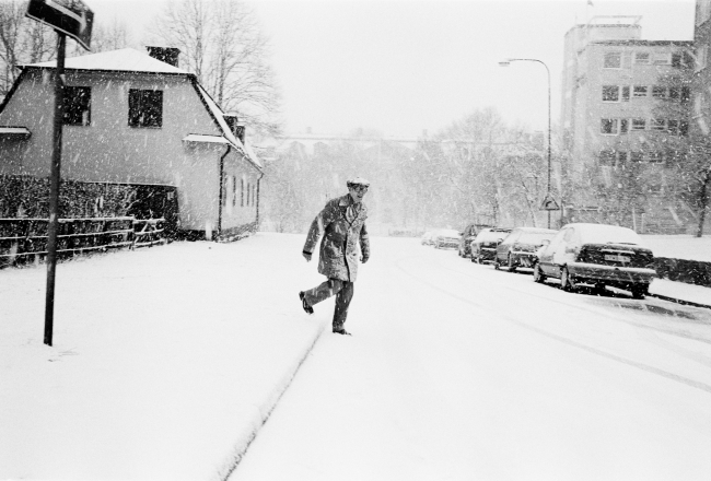 Foto no Jūhana Sundgrēna izstādes "Lampas gaismā"
