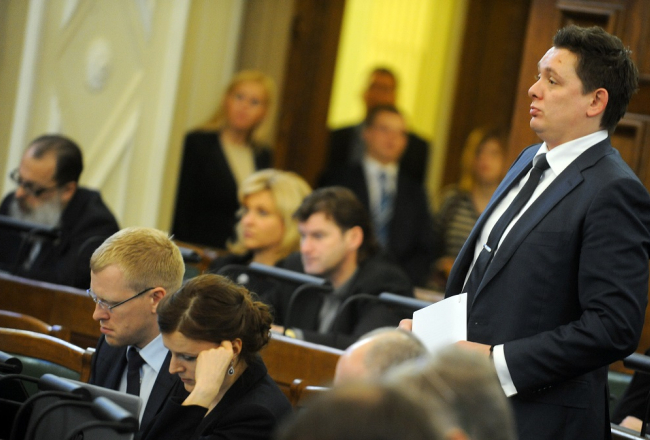 Arturs Kaimiņš Saeimas sēdes laikā. Foto: Edijs Pālens, LETA