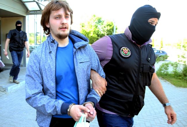 Andreju Popko un viņa domubiedru tiesā nogādāja Drošības policija. Foto: Ieva Čīka, LETA