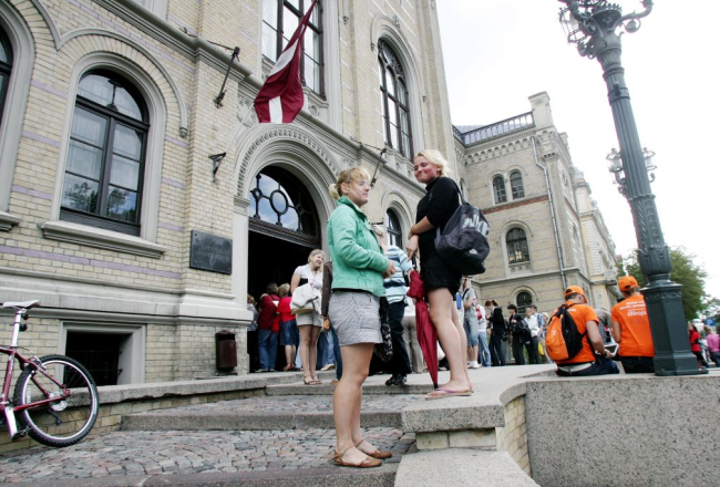 Latvijas Universitātes centrālā ieeja. Foto: Rūta Kalmuka, F64