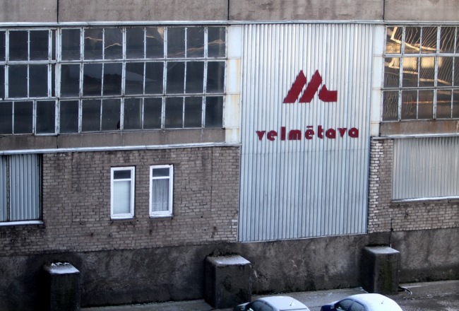 ''Liepājas metalurgā'' darbu turpina velmētama, kaut arī uzņēmumam vajadzīga modernizācija. Foto - Egons Ansbergs, F64
