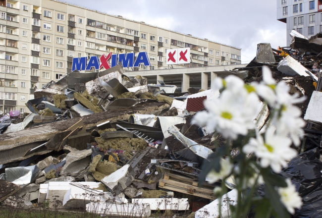 Sabrukušā "Maxima" veikala vieta pēc traģēdijas. foto: Veronika Simoņenkova, LETA