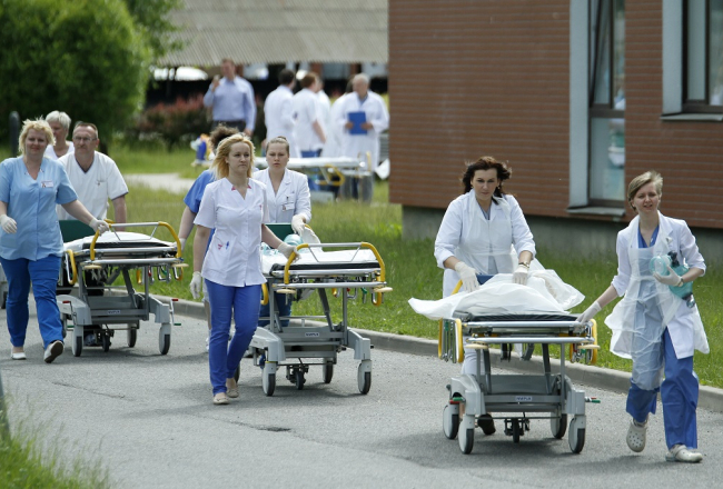 Mediķi mācībās. Foto: Mārtiņš Zilgalvis, F64
