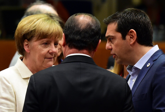Vācijas kanclere Angela Merkele (no kreisās), Francijas prezidents Fransuā Olands un Grieķijas premjerministrs Aleksis Ciprs. Foto: AFP/LETA