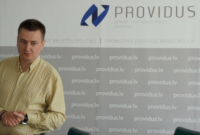 Aleksejs Aņisimovs iepazīstina ar savu projektu. Foto no personīgā arhīva