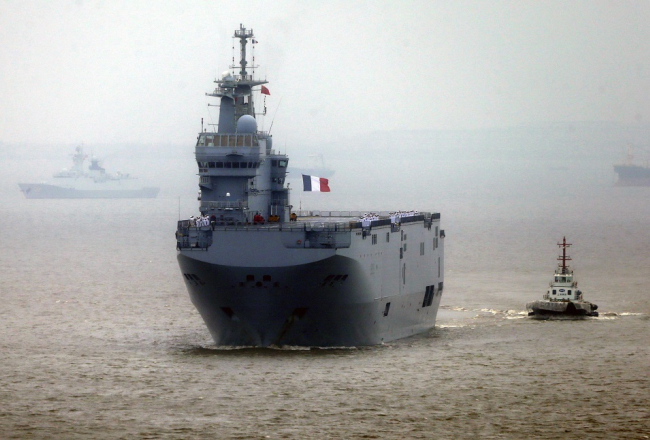 Franču "Mistral" klases karakuģis Šanhajas ostā šogad maijā. Foto: EPA/LETA