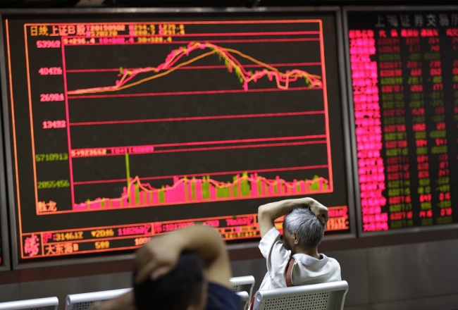 Ķīnas investoriem jākasa galva - biržā trešdien kritums. Foto: EPA/LETA