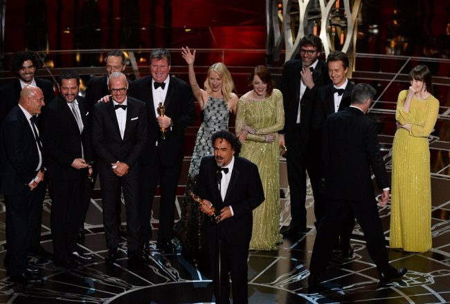 Filmas "Birdman" komanda, saņemot Oskara balvu. Foto: AFP/LETA