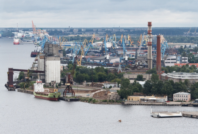 Rīgas osta. Foto: Edmunds Brencis, F64