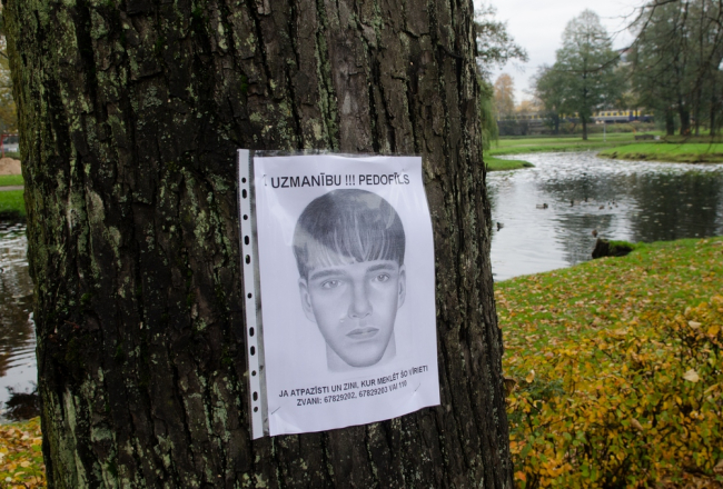 Pedofila fotorobots Arkādijas parkā Pārdaugavā. Foto: Gints Ivuškāns, F64