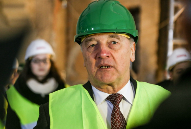 Pašreizējais Valsts prezidents Andris Bērziņš Rīgas pils iekšdarbu inspicēšanas laikā. Foto: Andrejs Terentjevs, F64