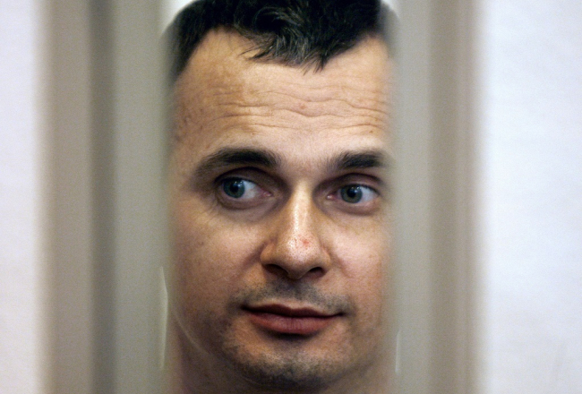 Ukrainas kinorežisors Oļegs Sencovs tiesas zālē. Foto: AFP/LETA