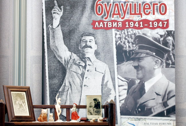 2012.gads. Saeimas deputāta Jāņa Urbanoviča (SC) un līdzautoru Igora Jurgena un Jura Paidera otrās grāmatas par Latvijas vēsturi "Nākotnes melnraksti. Latvija 1941.-1947." prezentācijas pasākums. Foto: Ieva Čīka, LETA