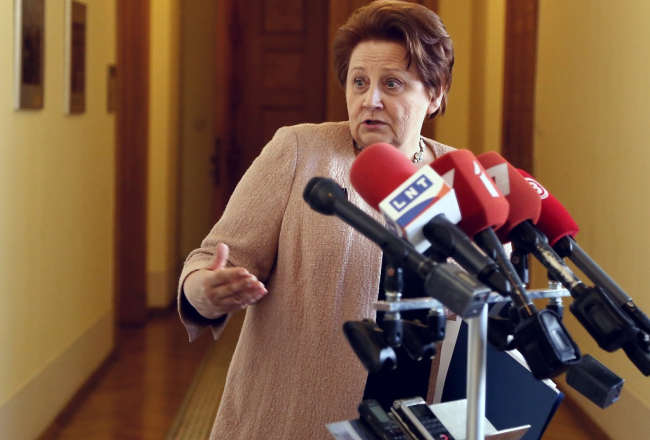 Valdības vadītāja Laimdota Straujuma pēc valdības sēdes. Foto: Evija Trifanova, LETA