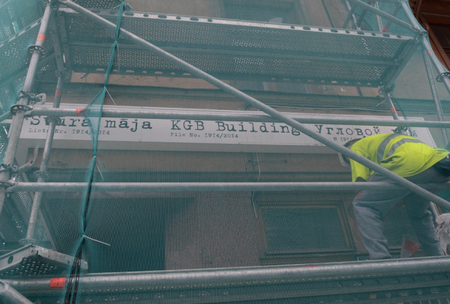 Stūra mājai jeb Tetera namam sākta fasādes restaurācija. Foto: Gints Ivuškāns, F64