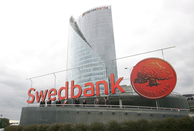 "Swedbank" logo. Foto: Rūta Kalmuka, F64