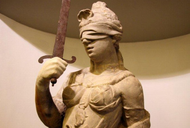 Temīdas statuja. Foto: Sarmīte Livdāne, LU muzejs