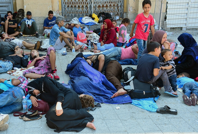 Migranti Budapeštas Austrumu stacijas pagalmā. Foto: AFP/LETA