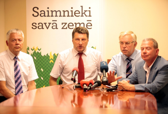 Uldis Sesks (no kreisās), Raimonds Vējonis, Augusts Brigmanis un Aivars Lembergs. Foto: Nora Krevneva, F64