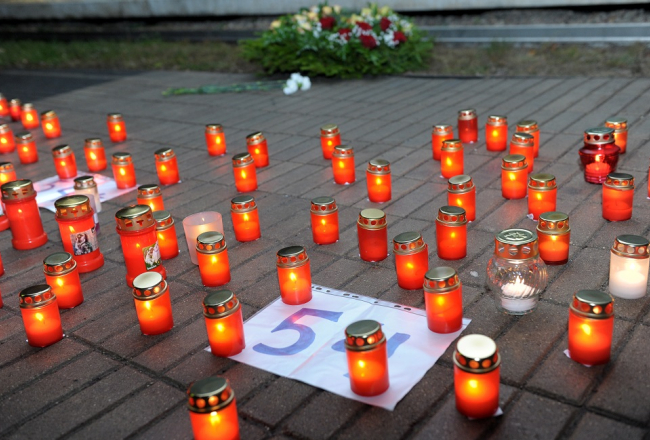 Zolitūdes traģēdijas vietā piemin bojāgājušos. Foto: Ieva Lūka, LETA