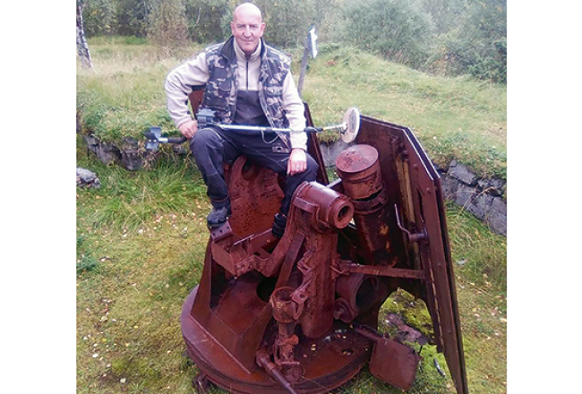 «Lieldienas svinam kā uzvārda dienu, nekad neesam vieni, draugi atbrauc, šūpojamies, olas krāsojam — uzvārds uzliek pienākumu!» saka Uldis. Viņa dēls ir Jānis, arī nākamajiem svētkiem plāni skaidri.