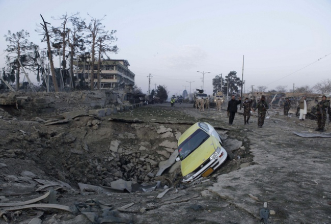 Pēc terorista uzbrukuma Vācijas konsulātam Mazari Šarīfā, Afganistānā. Foto: Reuters-LETA