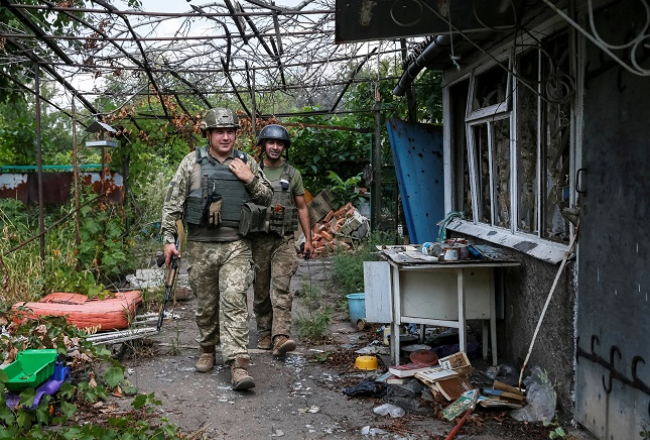Ukrainas karavīri pozīcijās Avdejevkā. Foto: Reuters/LETA
