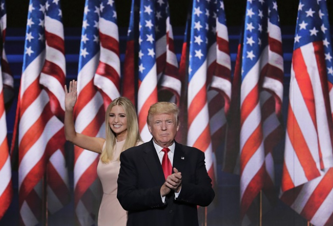 Donalds Tramps kopā ar meitu Ivanku oficiālajā nominācijas ceremonijā. Foto: AP/LETA