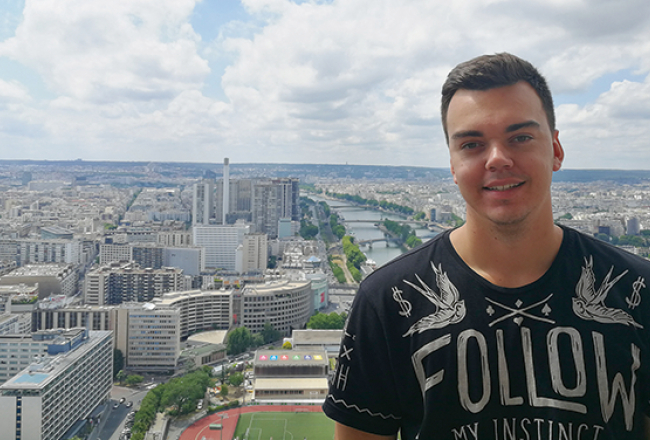 Drīz pēc trakā notikuma ar zagli Reinis devās atvaļinājumā. Kopā ar ģimeni aizceļoja uz Vāciju, Coldplay koncertu. Tālāk — uz Parīzi un Francijas laukiem.