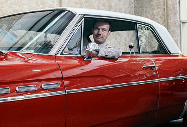 Jāņa lielākais lepnums — spīdīgs, spilgti sarkans 1963. gada amerikāņu Buick