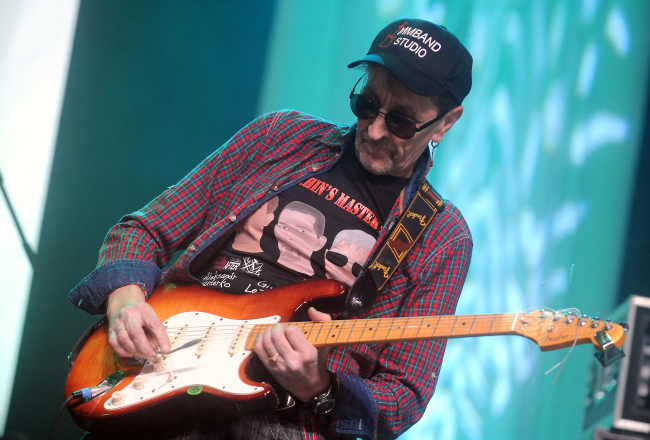 Ģitārists Vjačeslavs Mitrohins. Foto Ieva Lūka, LETA